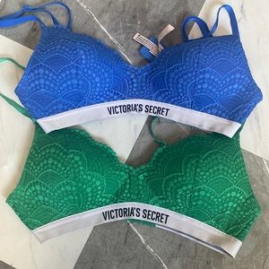 2 SUPER SEXY VICTORIA’S Secret bras